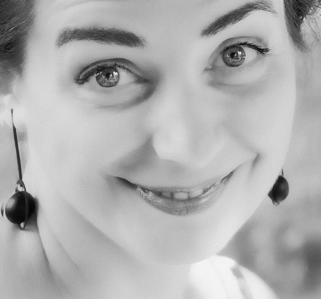 Portrait of a Brazilian woman with curly hair smiling